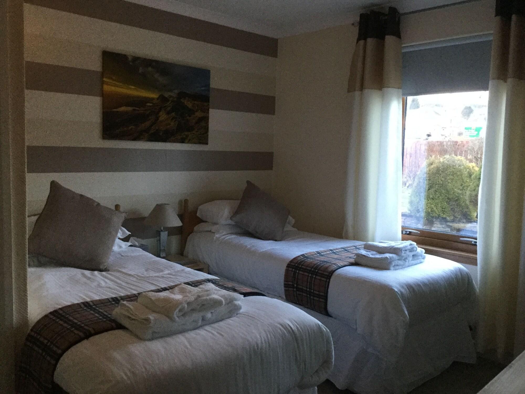 Oyo Inverour Guest House Gairlochy Eksteriør bilde