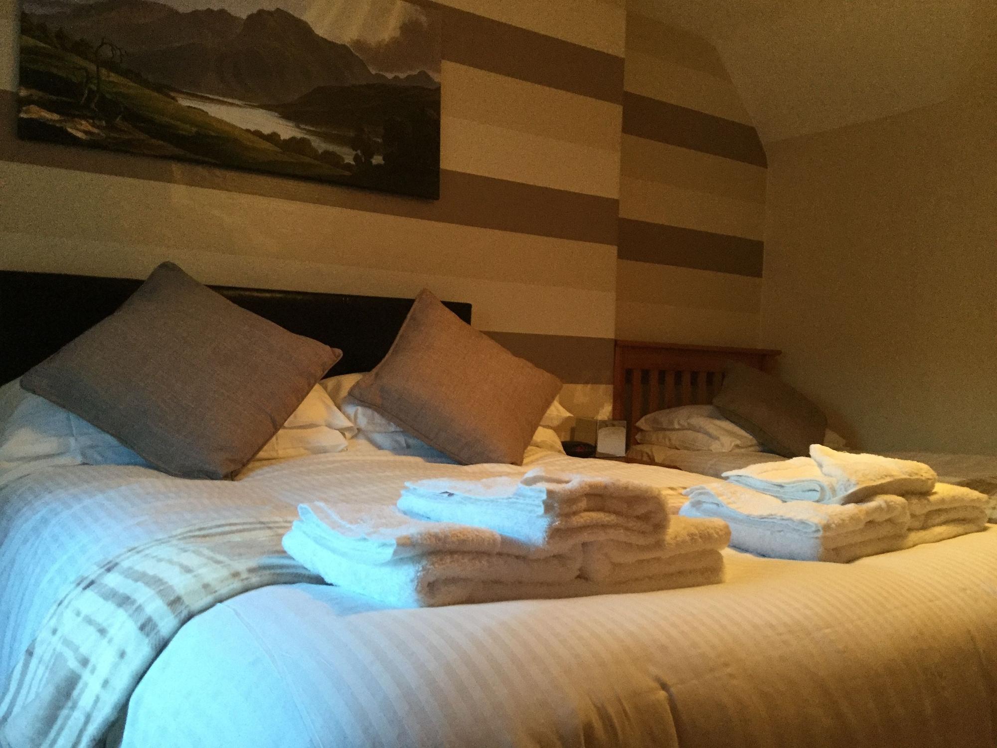 Oyo Inverour Guest House Gairlochy Eksteriør bilde