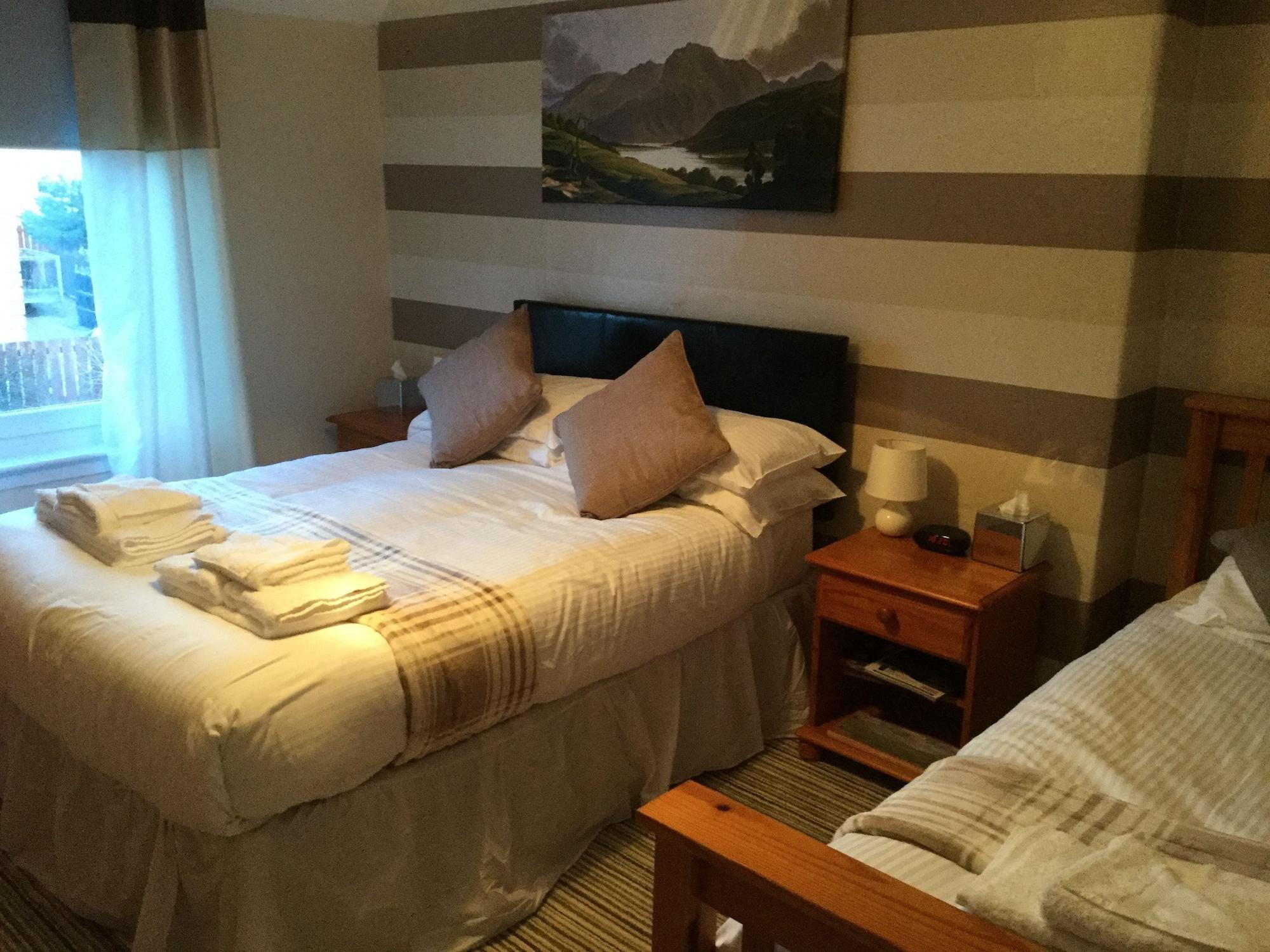 Oyo Inverour Guest House Gairlochy Eksteriør bilde